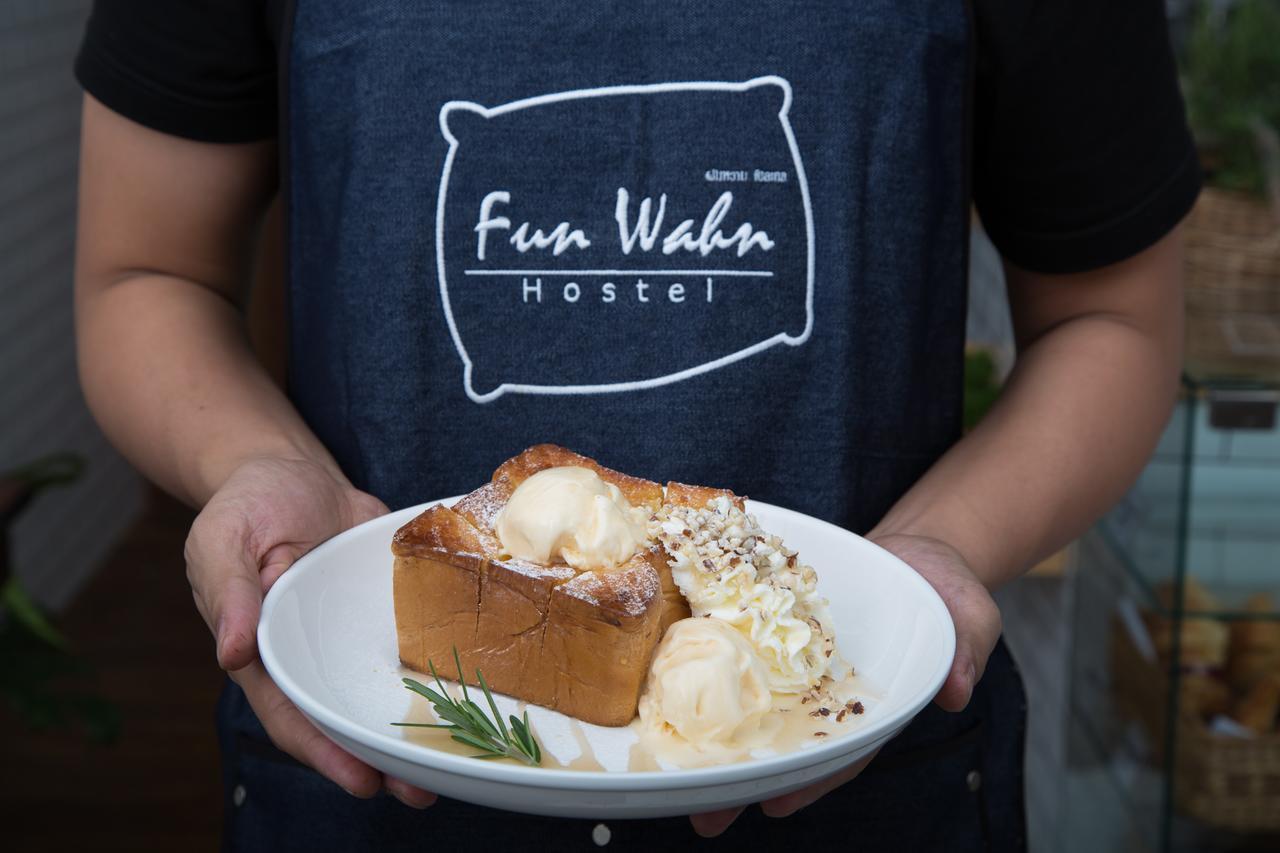 Funwahn Hostel And Cafe チエンマイ エクステリア 写真