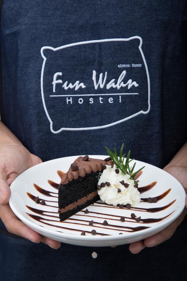 Funwahn Hostel And Cafe チエンマイ エクステリア 写真