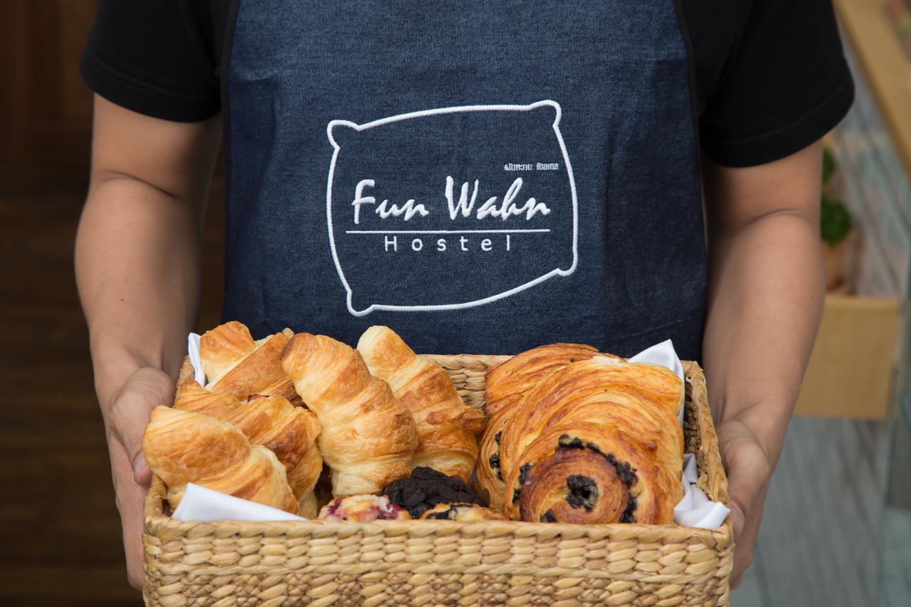 Funwahn Hostel And Cafe チエンマイ エクステリア 写真
