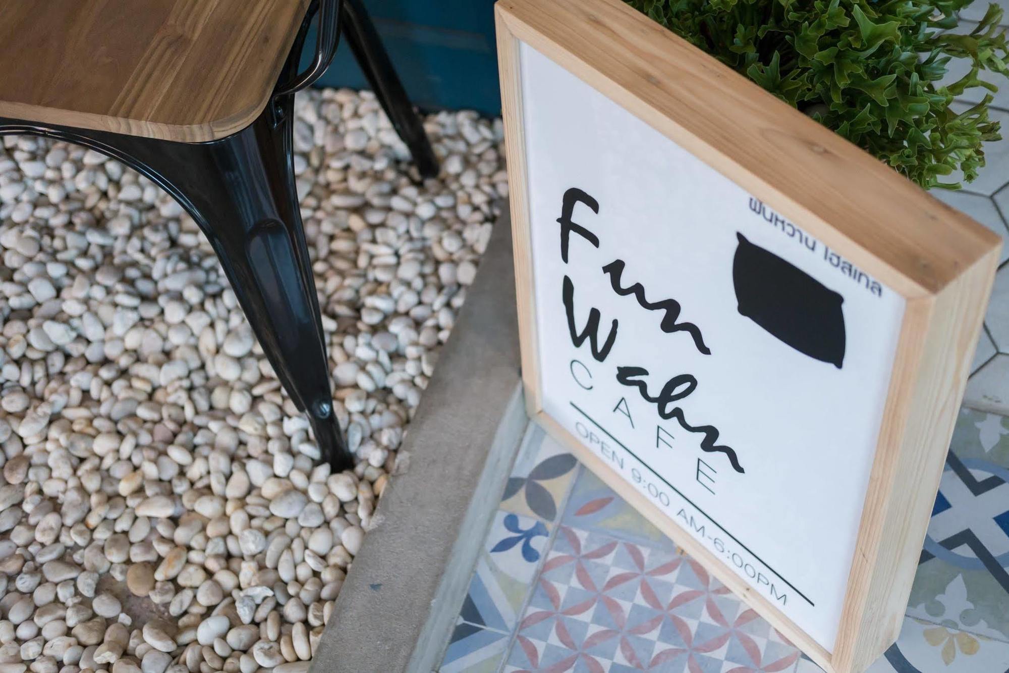 Funwahn Hostel And Cafe チエンマイ エクステリア 写真