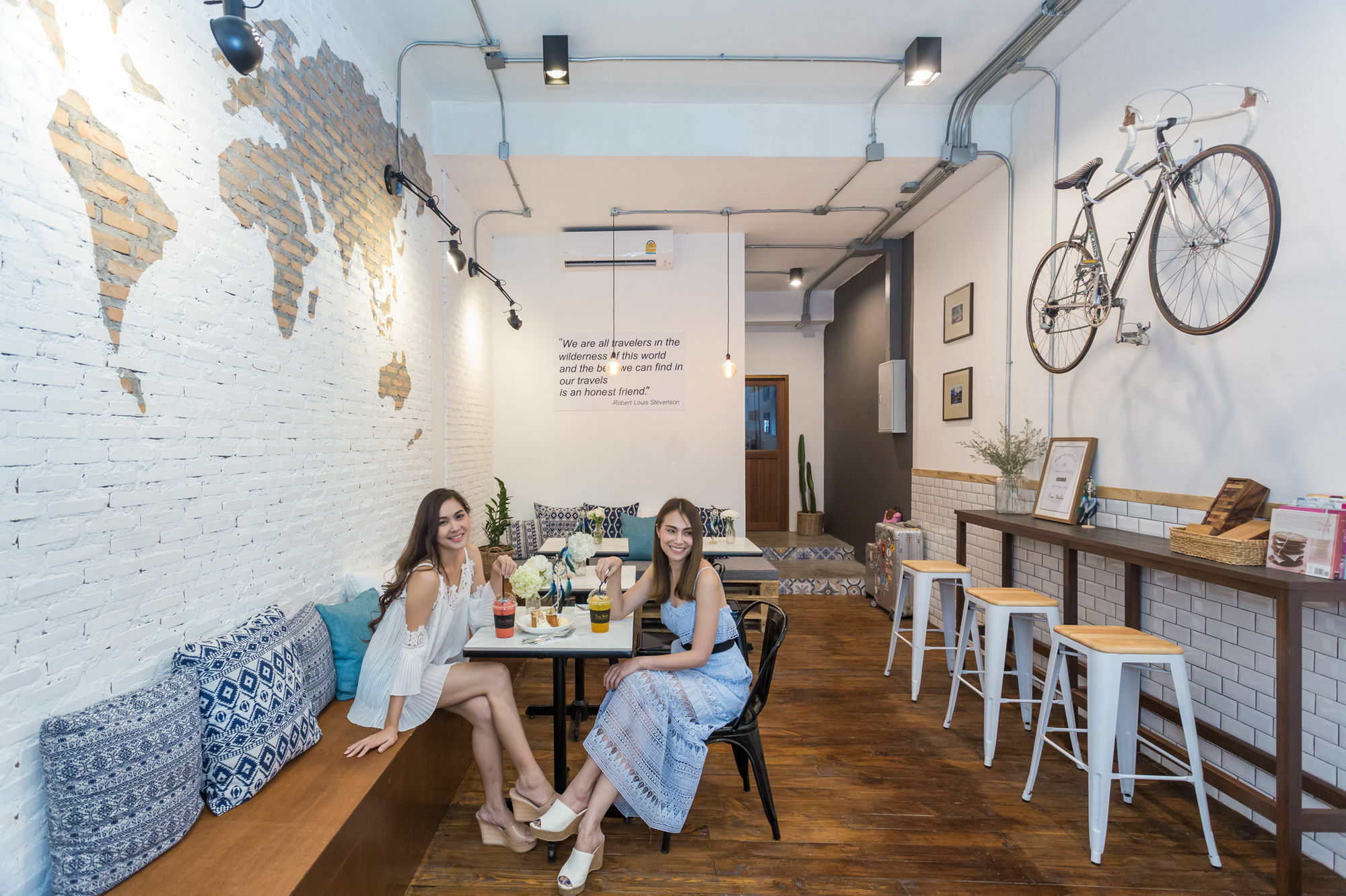 Funwahn Hostel And Cafe チエンマイ エクステリア 写真