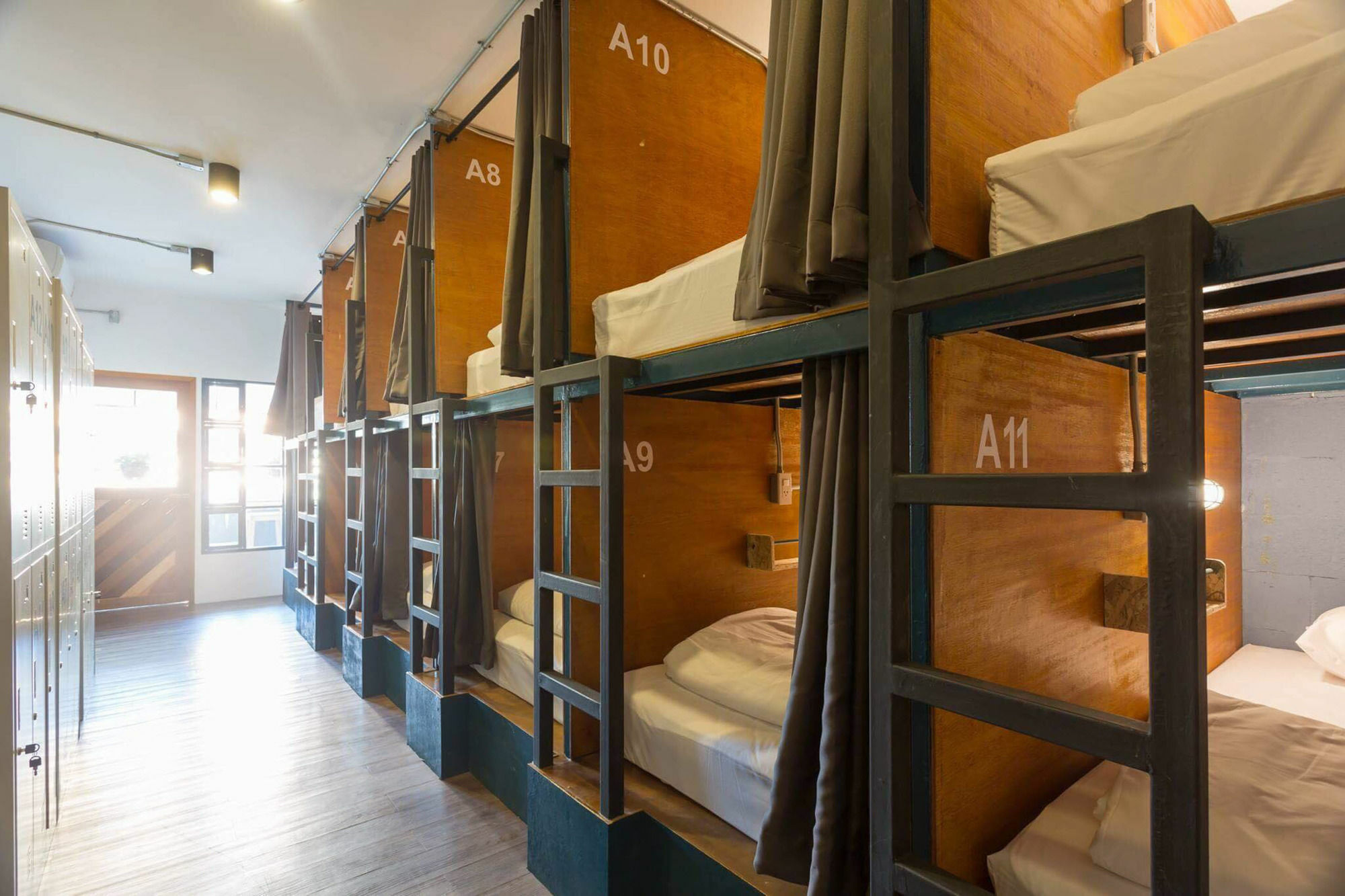 Funwahn Hostel And Cafe チエンマイ エクステリア 写真