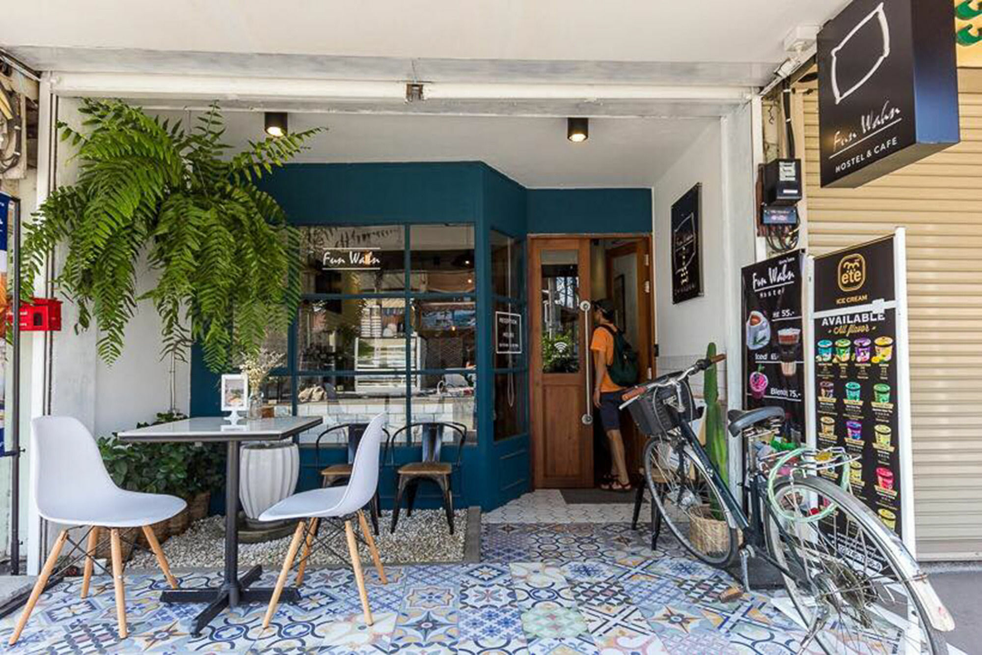 Funwahn Hostel And Cafe チエンマイ エクステリア 写真