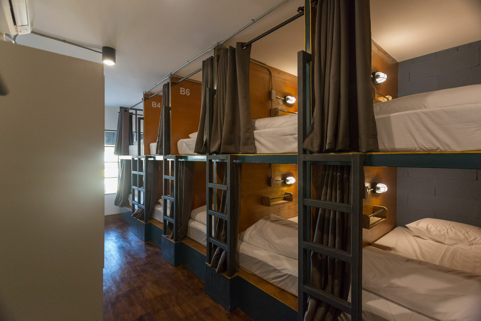 Funwahn Hostel And Cafe チエンマイ エクステリア 写真