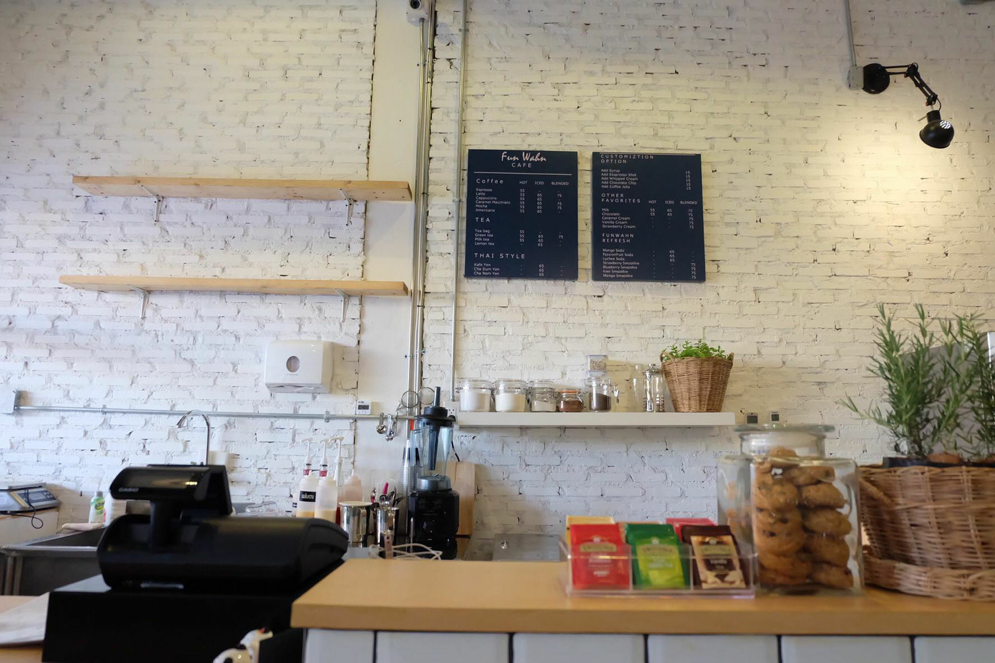 Funwahn Hostel And Cafe チエンマイ エクステリア 写真